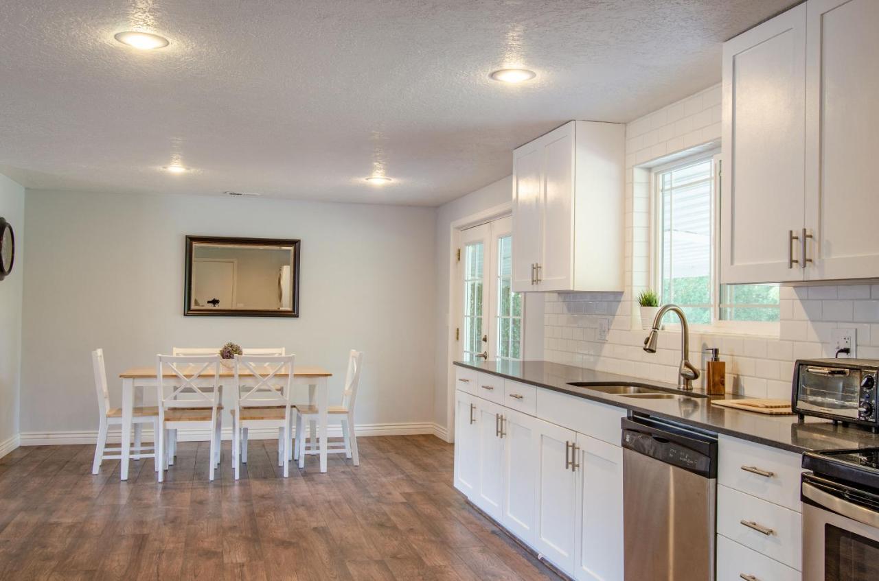 Never Stop Exploring- 3 Bedroom 2 Bath Home Of Duplex, Close To Zion, Bryce, And Brianhead Cedar City Exterior photo